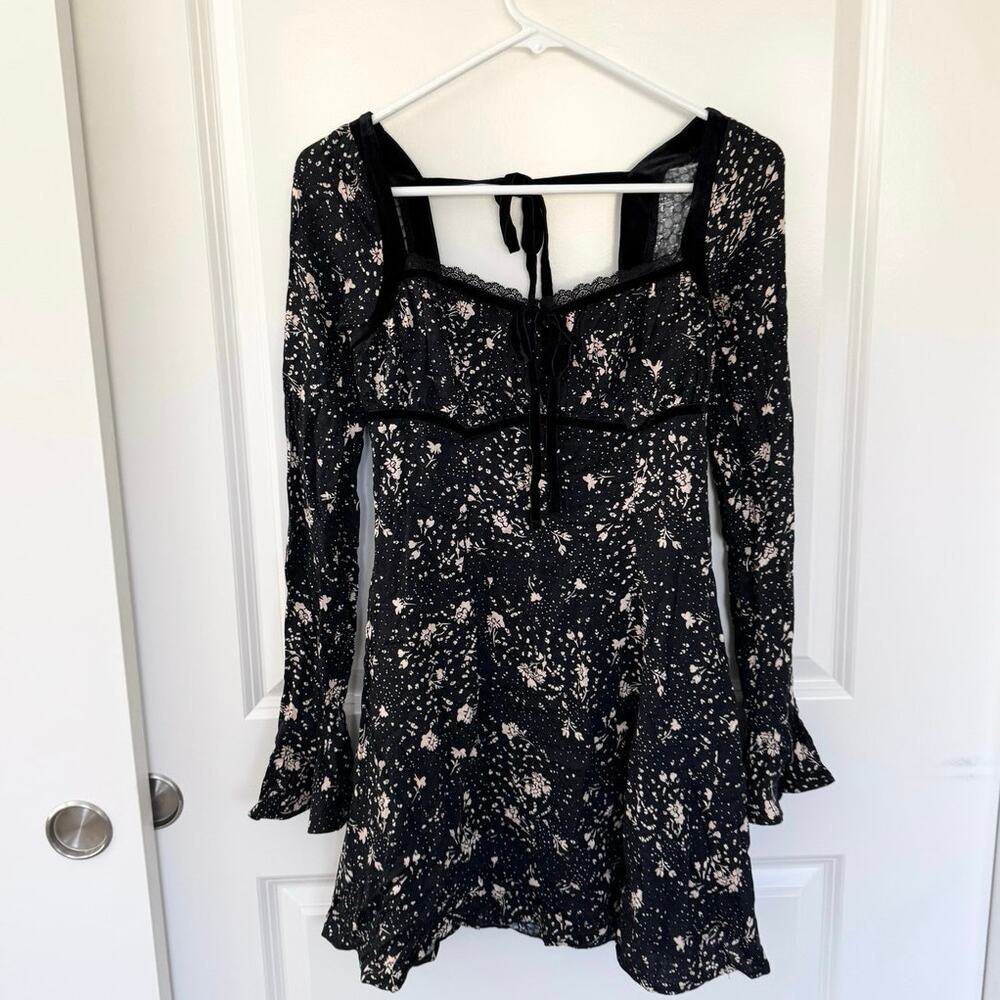 Free People Tess Smocked Sweetheart Neckline Bell Sleeve Mini Dress Black XS - Picture 3 of 7